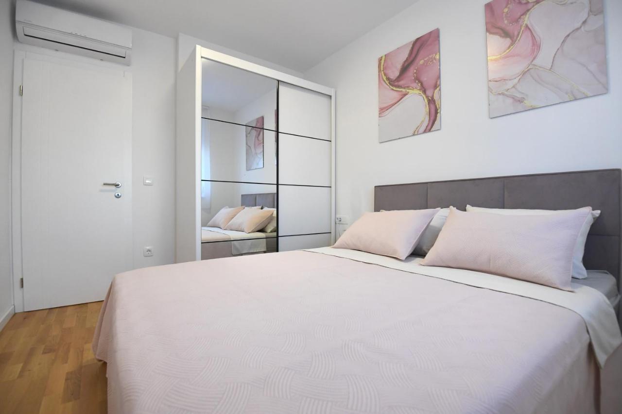 Garden Apartment Leoma With Free Parking! 자다르 외부 사진
